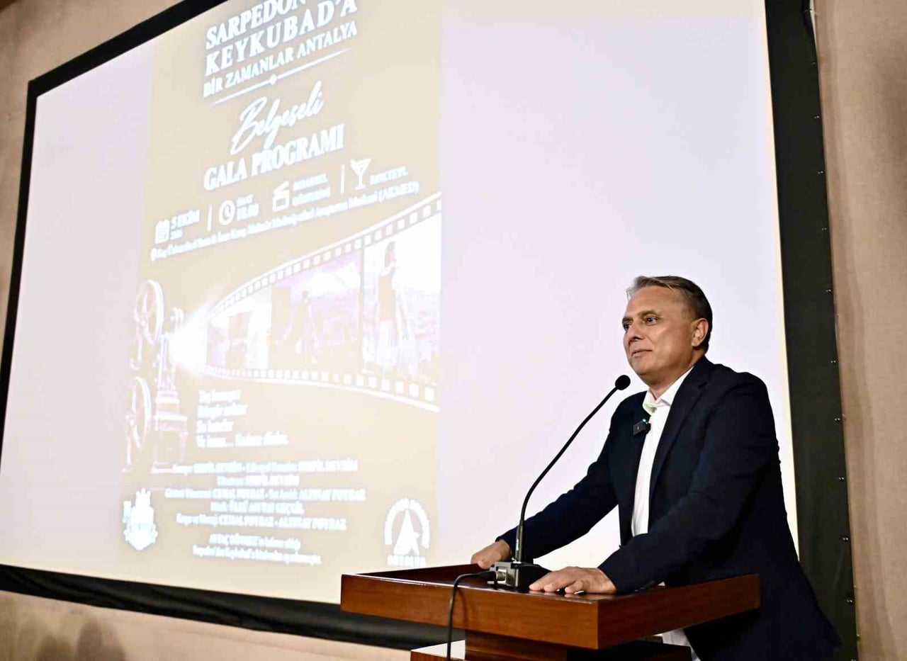 GALADA BAŞKAN UYSAL KONUŞMA YAPTI
