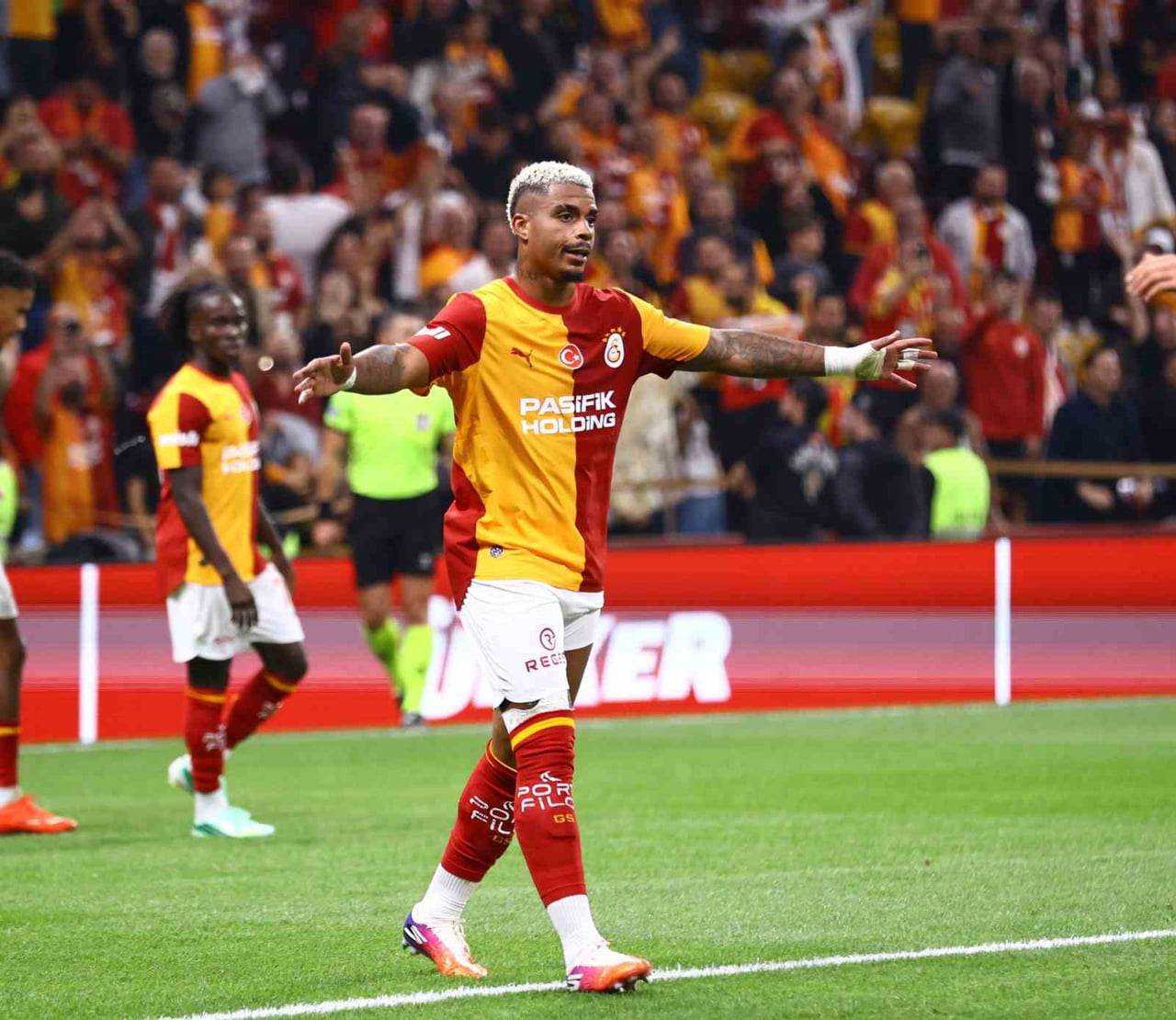 GALATASARAY’IN GABONLU FUTBOLCUSU MARİO LEMİNA, SAKATLIĞININ ARDINDAN KASIMPAŞA MAÇIYLA 35 GÜN...