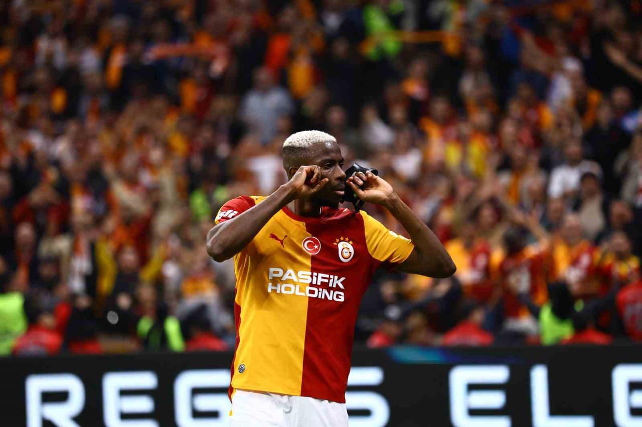 GALATASARAY’IN NİJERYALI FUTBOLCUSU VİCTOR OSİMHEN, FENERBAHÇE DERBİLERİNDEKİ GOL SAYISINI 5...