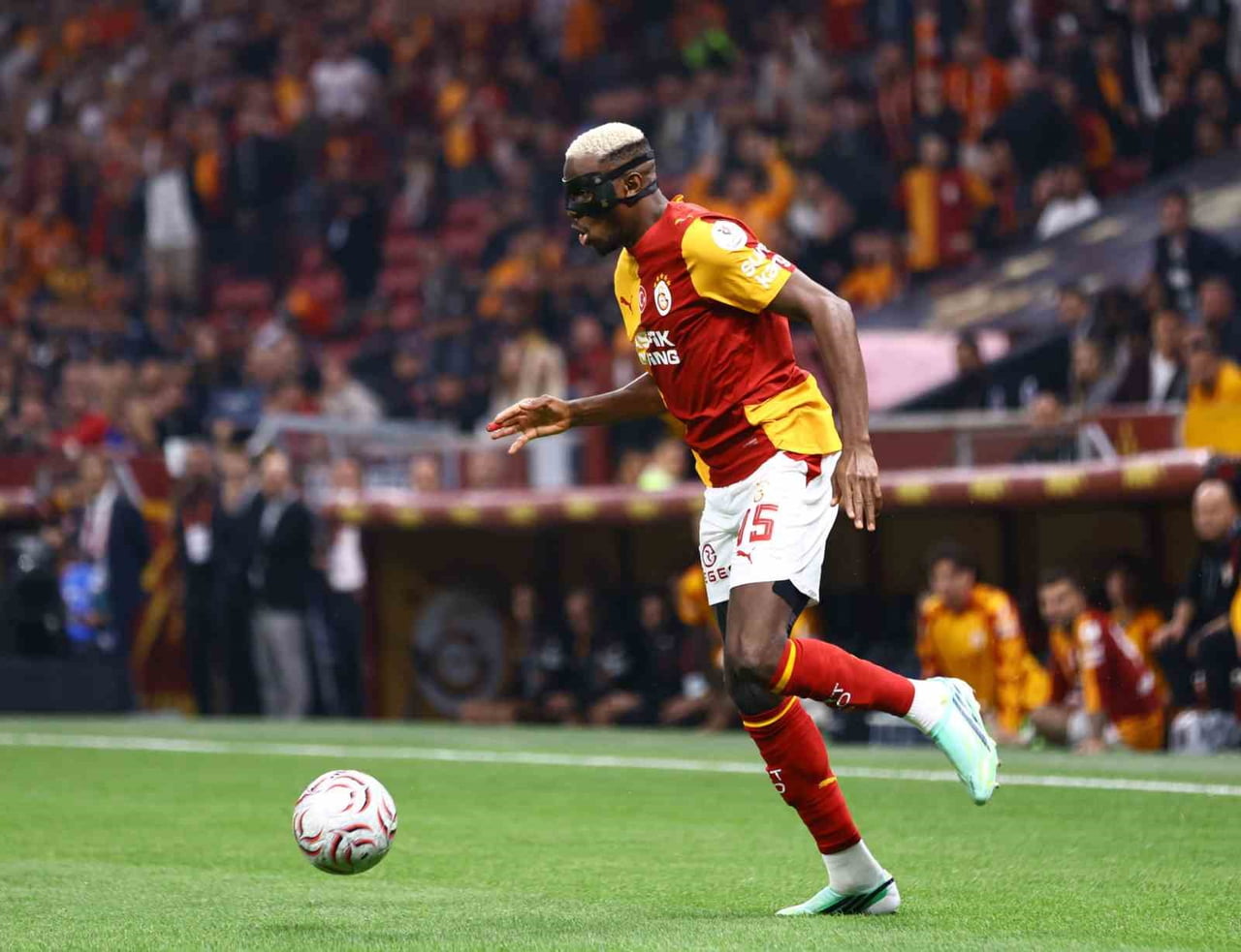 GALATASARAY’IN NİJERYALI FUTBOLCUSU VİCTOR OSİMHEN, SAKATLIĞININ ARDINDAN KASIMPAŞA MAÇIYLA 35 GÜN...