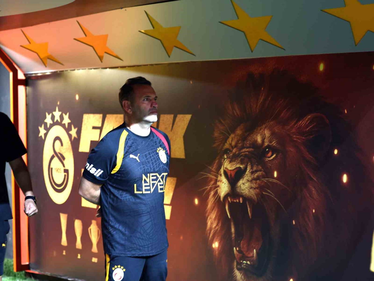 GALATASARAY TEKNİK DİREKTÖRÜ OKAN BURUK, GENÇLERBİRLİĞİ KARŞILAŞMASIYLA SARI-KIRMIZILILARIN...