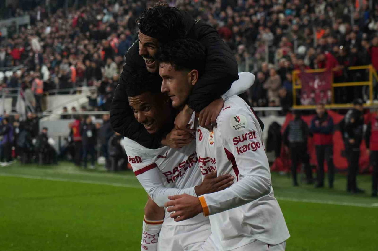 GALATASARAY, TRENDYOL SÜPER LİG'DE GENÇLERBİRLİĞİ'Nİ MAĞLUP EDEREK PUANINI 19'A ÇIKARDI VE...