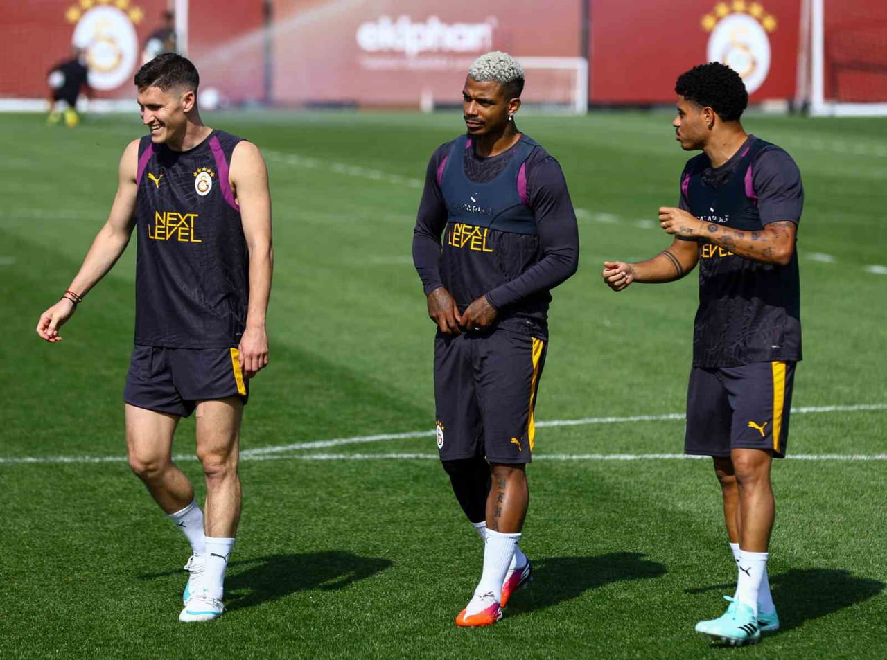 GALATASARAY, UEFA ŞAMPİYONLAR LİGİ'NİN 2. HAFTASINDA YARIN İSPANYOL EKİBİ BARCELONA İLE EVİNDE...