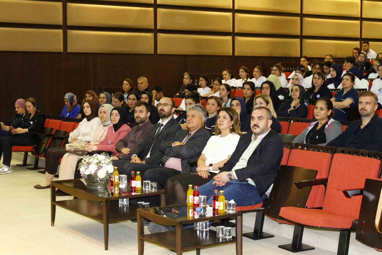 GAÜN HASTANESİ’NDE EMZİRME HAFTASI SEMPOZYUMU DÜZENLENDİ