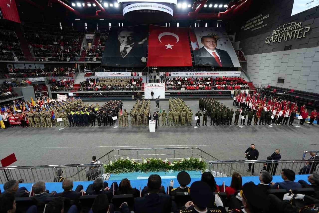GAZİANTEP'TE CUMHURİYET'İN 103'ÜNCÜ YILI COŞKUYLA KUTLANDI