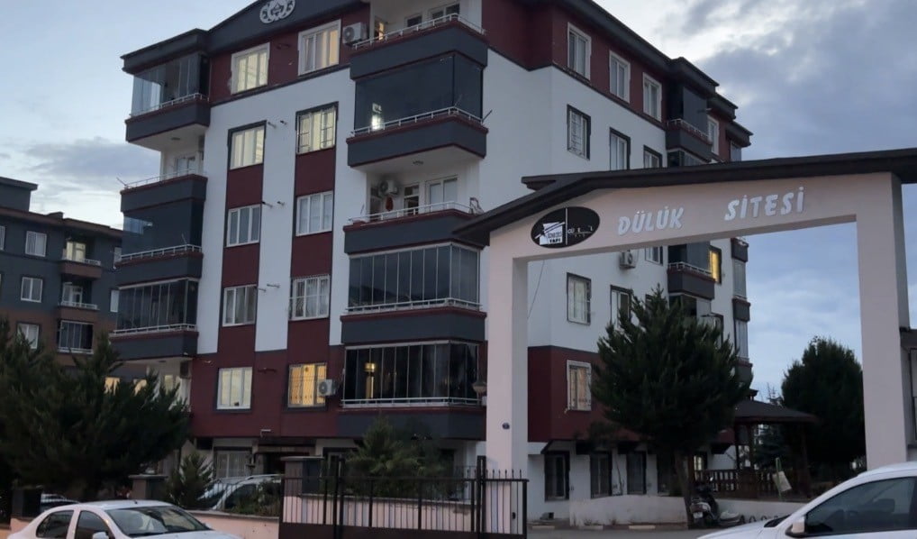 GAZİANTEP'TE PSİKOLOJİK SORUNLARI OLDUĞU İDDİA EDİLEN KADININ ARDINDAN KOCASI VE 5 YAŞINDAKİ...