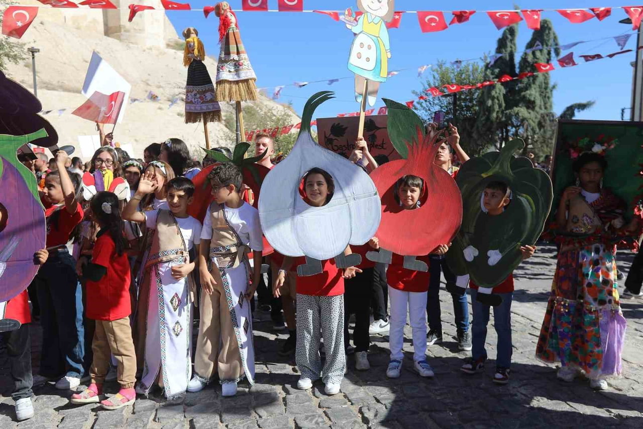 GAZİANTEP BÜYÜKŞEHİR BELEDİYESİ İLE KÜLTÜR VE TURİZM BAKANLIĞI İŞ BİRLİĞİNDE DÜZENLENEN KÜLTÜR...