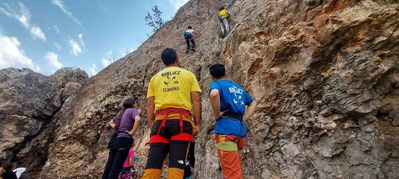 GAZİANTEP’İN ARABAN İLÇESİNDE YER ALAN KÖKLÜCE KANYONU’NDA DÜZENLENEN TIRMANIŞ FESTİVALİ...