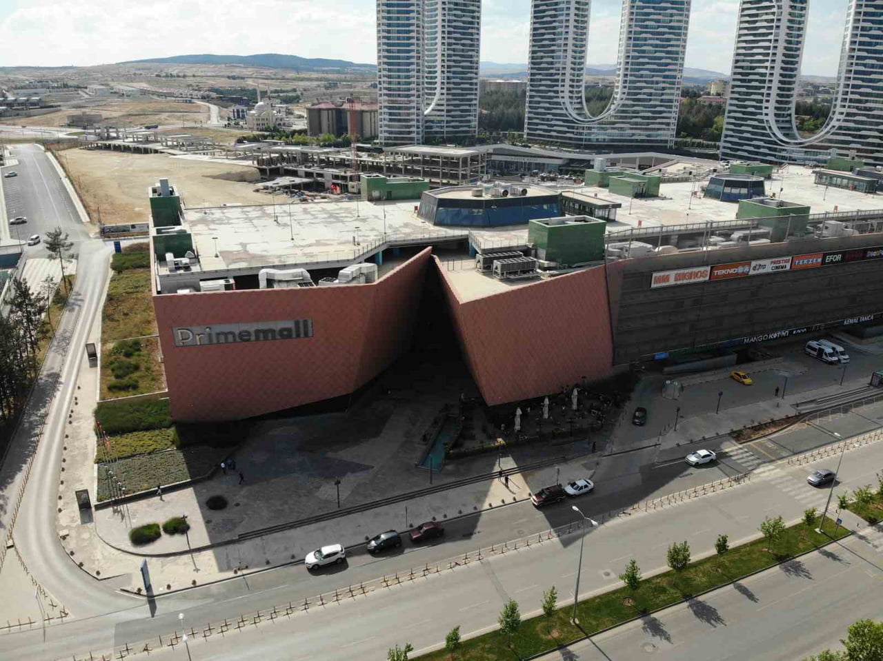 GAZİANTEP’TE FAALİYET GÖSTEREN PRİMEMALL AVM’DE BAZI KİRACILAR, KİRA SÖZLEŞMELERİNİN YENİLENMESİ...