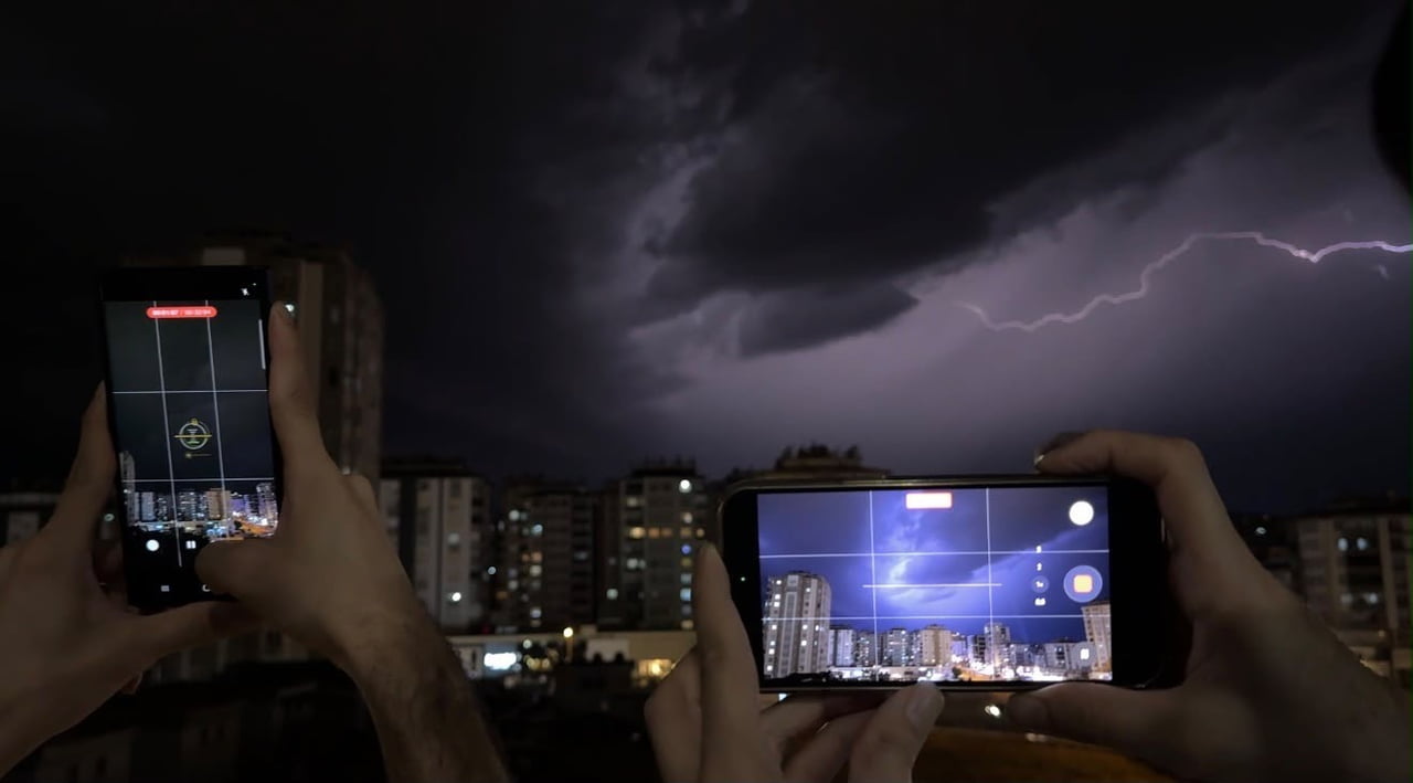 GAZİANTEP’TE ŞİMŞEKLER GECEYİ AYDINLATTI