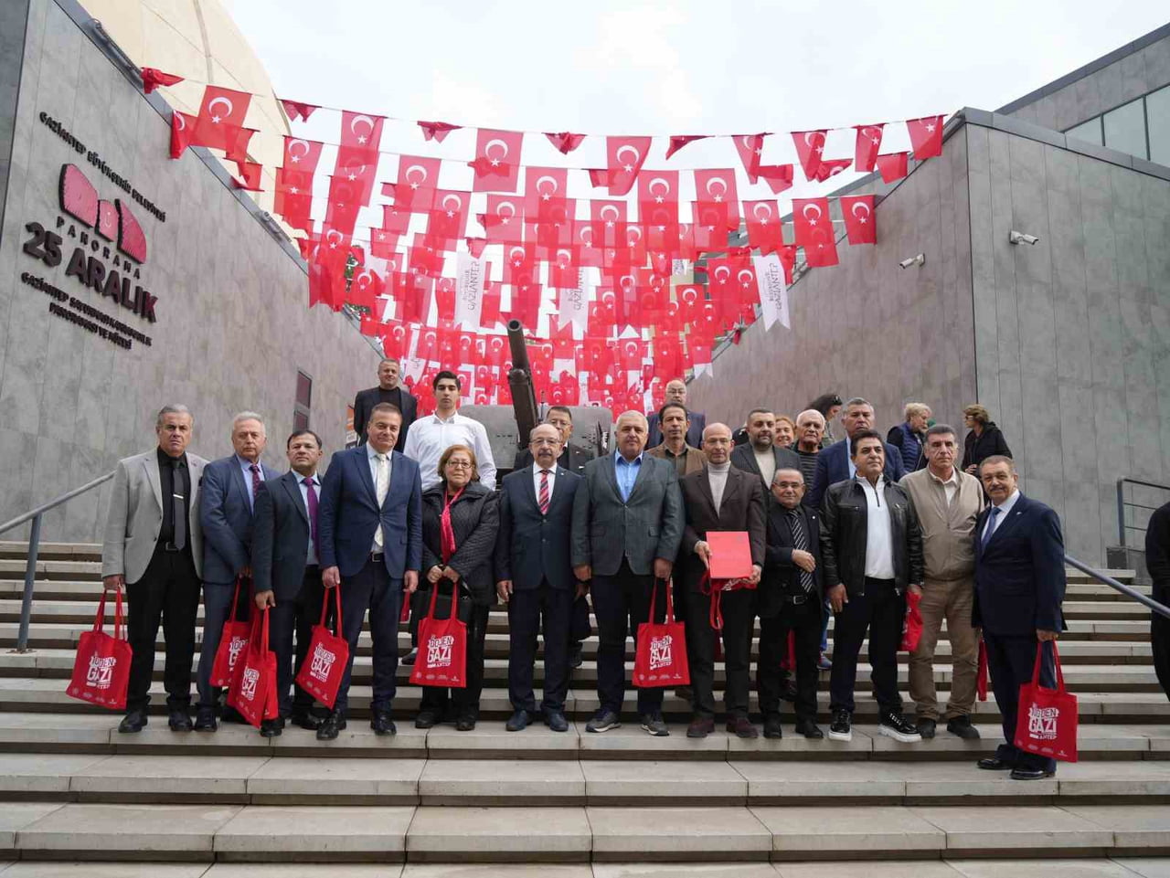 GAZİANTEPLİLER FEDERASYONU’NDAN 25 ARALIK PANORAMA MÜZESİ’NE ANLAMLI ZİYARET