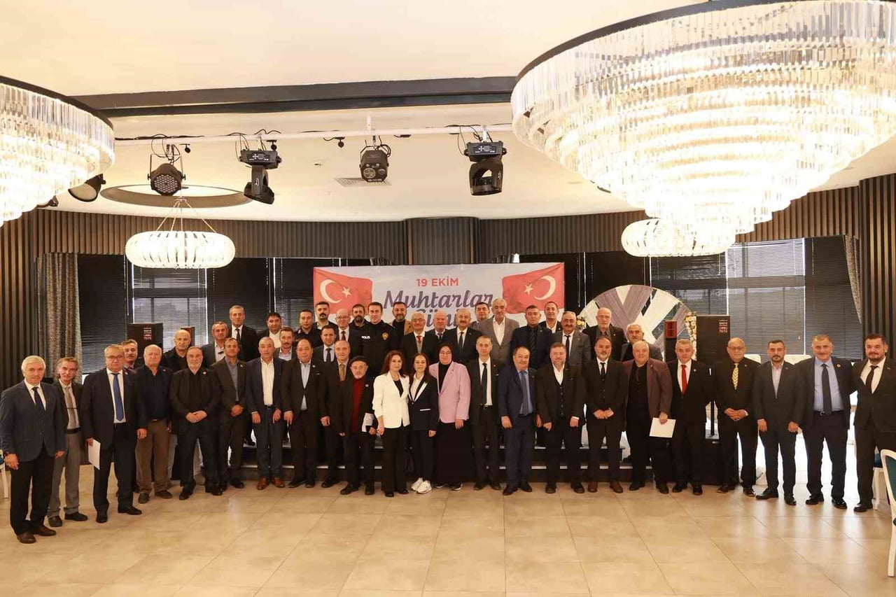 GEBZE’DE MUHTARLAR GÜNÜ DOLAYISIYLA DÜZENLENEN BULUŞMADA, İLÇEDE GÖREV YAPAN MAHALLE MUHTARLARI...