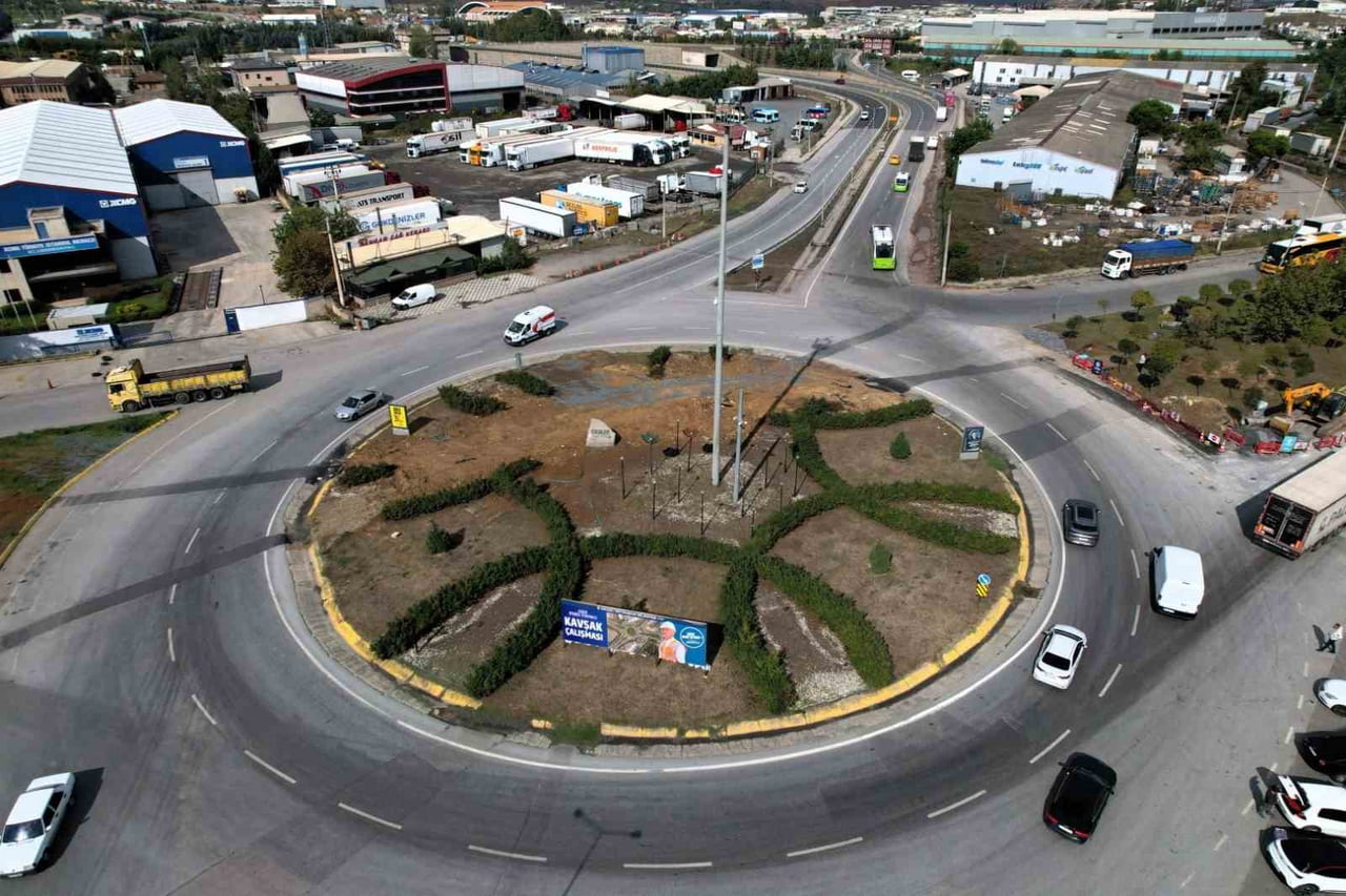 GEBZE TERMİNALİ ÖNÜNDEKİ KAVŞAĞIN YENİDEN DÜZENLENMESİ İÇİN ÇALIŞMA BAŞLATILACAK.