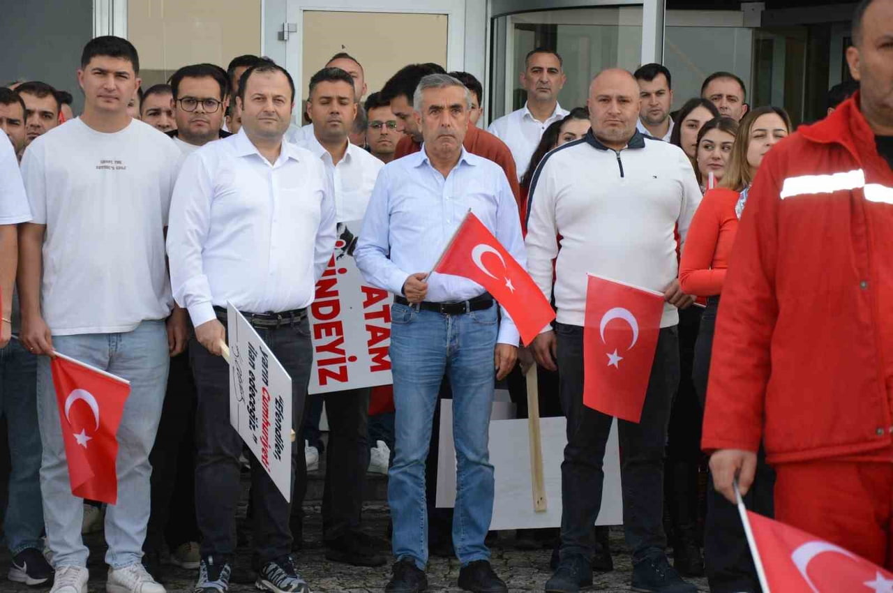 GEDİK PİLİÇ, CUMHURİYETİMİZİN 103. YIL DÖNÜMÜNÜ FABRİKA ÇALIŞANLARININ KATILIMIYLA BİRLİK...