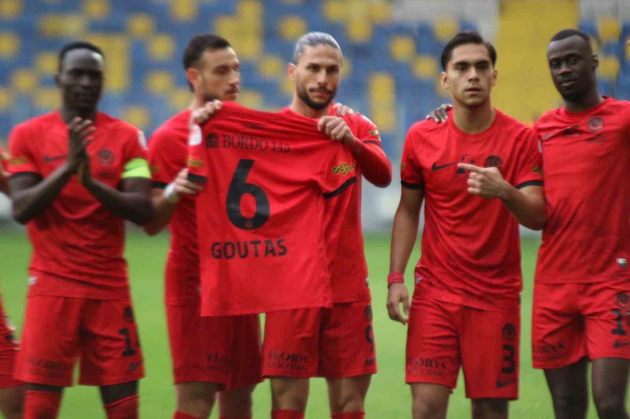 GENÇLERBİRLİĞİ’NİN KARAKÖPRÜ BELEDİYESPOR’U AĞIRLADIĞI MAÇTA PEDRO MENDES, GOL SEVİNCİNDE...