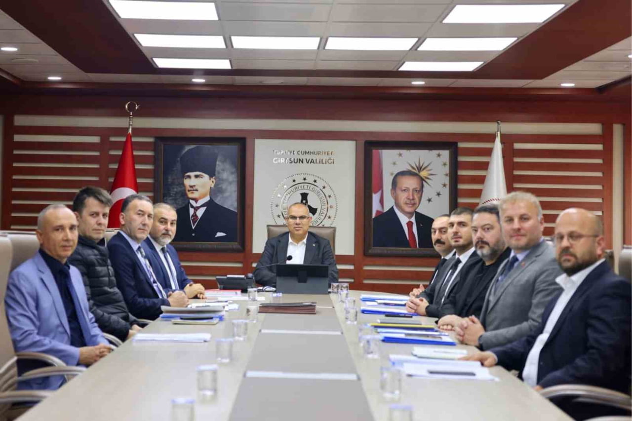 GİRESUN VALİLİĞİNDE GERÇEKLEŞTİRİLEN İL ÖZEL İDARESİ YATIRIMLARI DEĞERLENDİRME TOPLANTISI’NA VALİ...