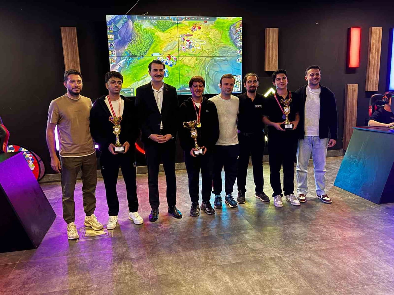 GKV ÖZEL LİSELERİ ÖĞRENCİLERİNDEN DİJİTAL SPORLARDA BÜYÜK BAŞARI