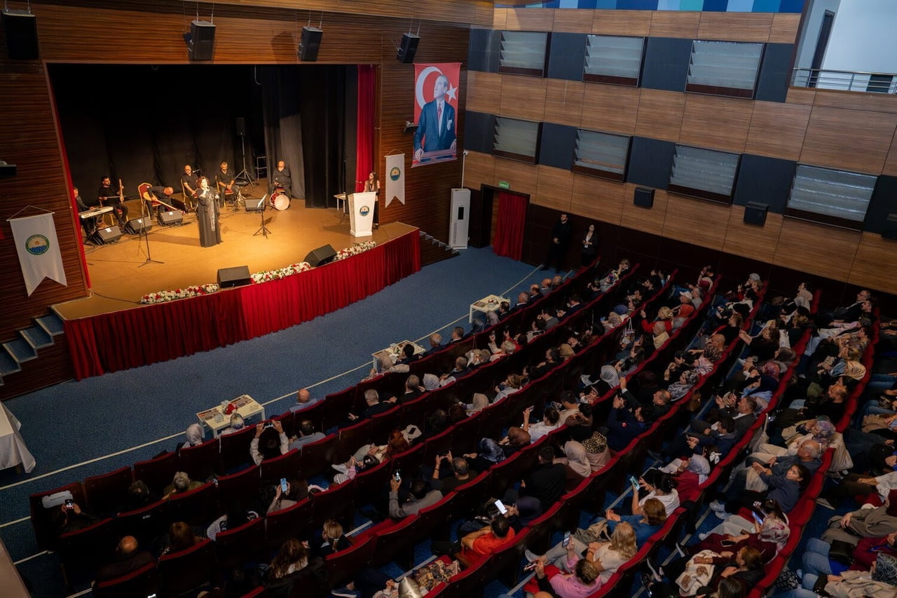 GÖLBAŞI'NDA ANKARA'NIN BAŞKENT OLUŞUNUN 103'ÜNCÜ YIL DÖNÜMÜ, SANATÇI GÜLŞEN KUTLU'NUN...