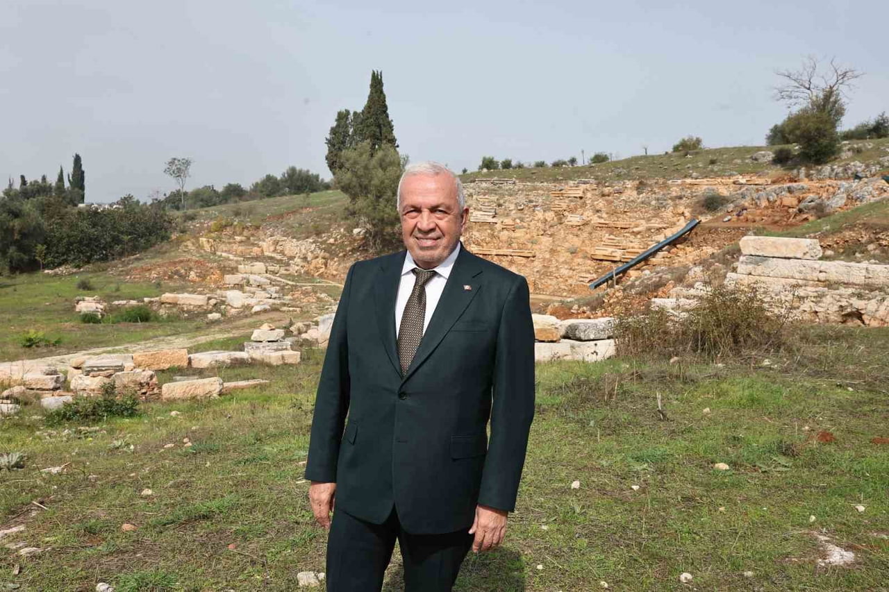 GÖLYAZI TİYATRO ALANI’NDA İNCELEMELERDE BULUNAN NİLÜFER BELEDİYE BAŞKANI ŞADİ ÖZDEMİR, EN KISA...