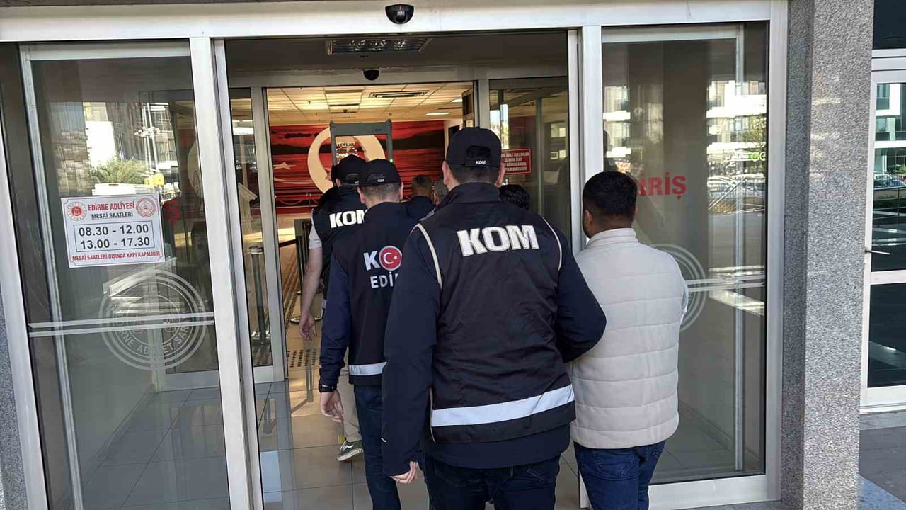 GÖZALTINA ALINAN 4 ŞÜPHELİ, EMNİYETTEKİ İŞLEMLERİNİN ARDINDAN SAĞLIK KONTROLÜNDEN GEÇİRİLEREK...