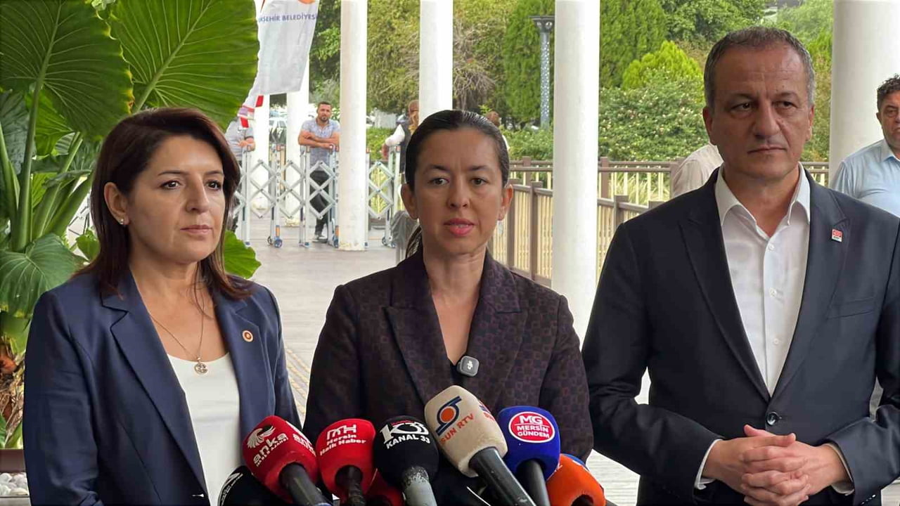 GÜLŞAH YILDIRIM GENÇ (ORTADA) AÇIKLAMA YAPTI