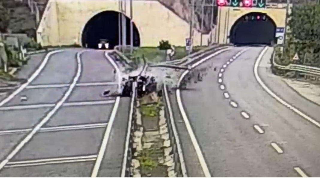 GÜMÜŞHANE-TRABZON KARA YOLUNUN MESCİTLİ KÖYÜ MEVKİİNDE 1 KİŞİNİN HAYATINI KAYBETTİĞİ, 1’İ AĞIR 4...