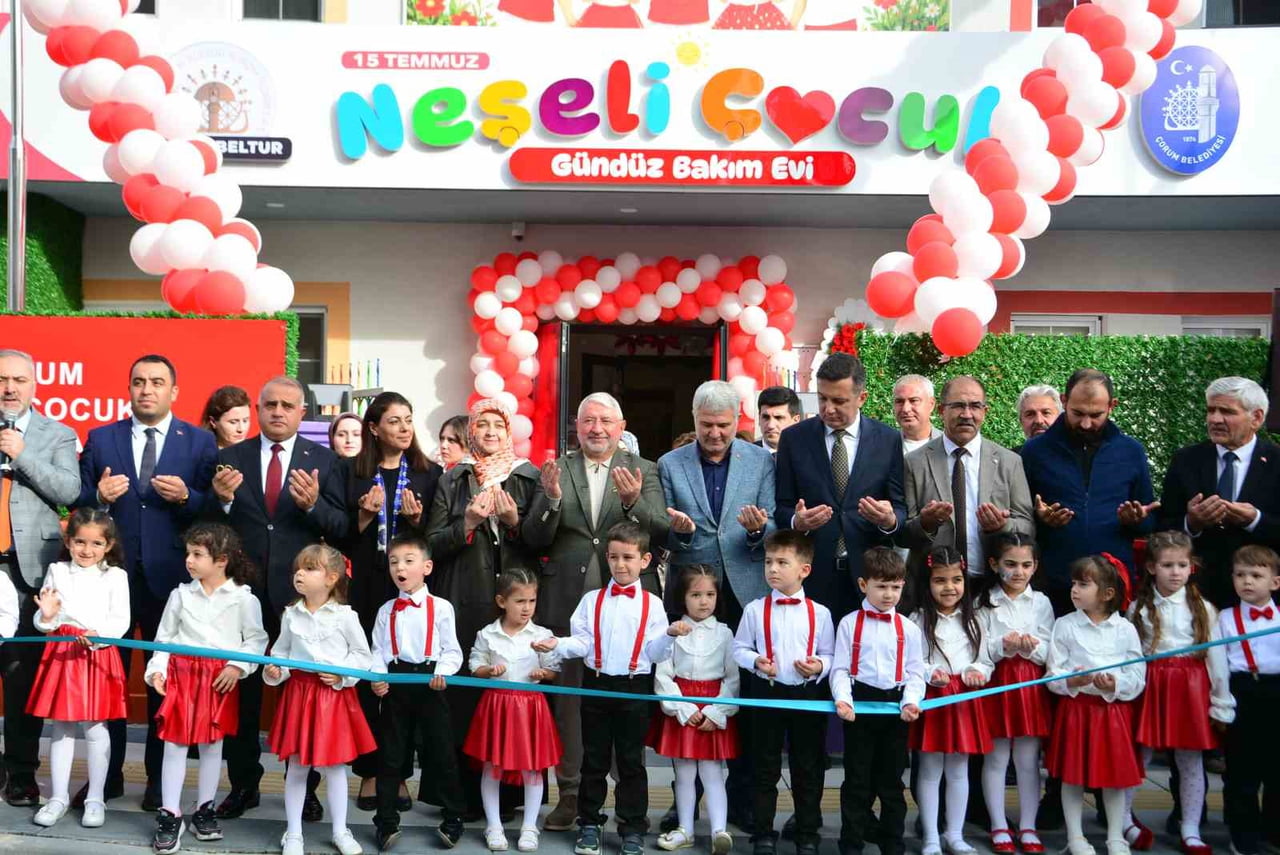 GÜNDÜZ BAKIM EVİ DUALARLA KAPISINI ÖĞRENCİLERE AÇTI