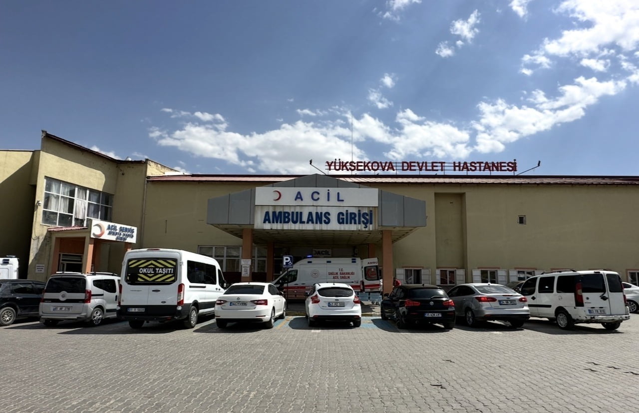 HAKKARİ'NİN YÜKSEKOVA DEVLET HASTANESİ'NDE İKİ YENİ UZMAN HEKİM GÖREVE BAŞLADI. BU ATAMALARLA...