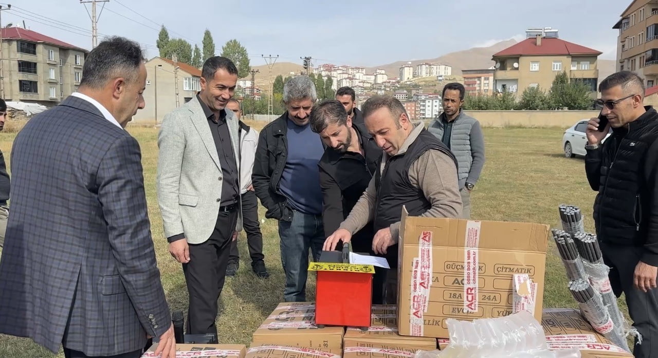 HAKKARİ’NİN YÜKSEKOVA İLÇE TARIM VE ORMAN MÜDÜRLÜĞÜNCE YÜRÜTÜLEN “TEL ÇEKTİM ARILARIM GÜVENDE”...