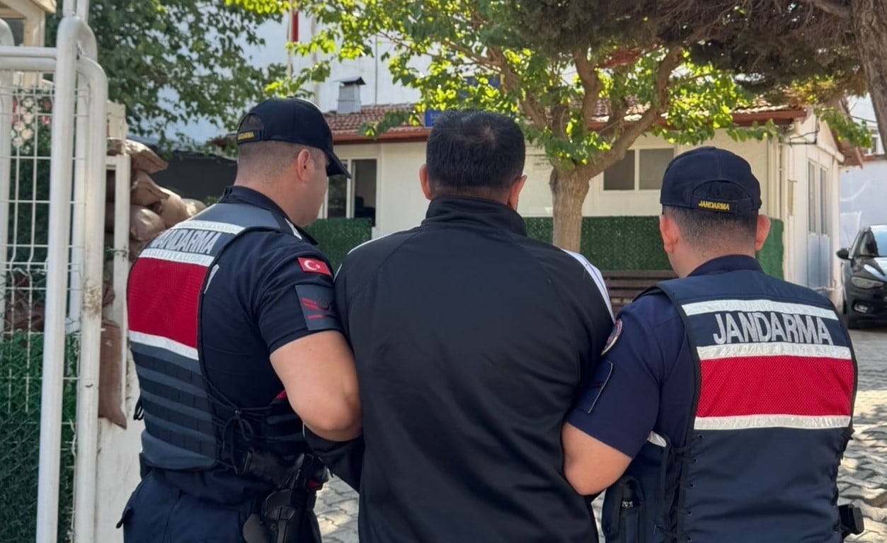 HAKKINDA ÇEŞİTLİ SUÇLARDAN 10 YIL 10 AY KESİNLEŞMİŞ HAPİS CEZASI BULUNAN VE 26 AYDIR ARANAN ŞAHIS...