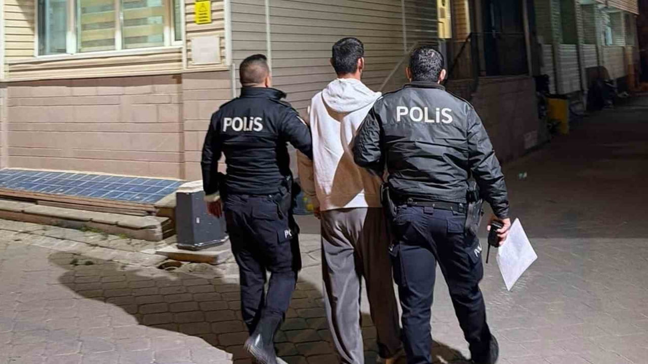 HAKLARINDA KESİNLEŞMİŞ HAPİS CEZASI BULUNAN 4 HÜKÜMLÜ YAKALANDI.