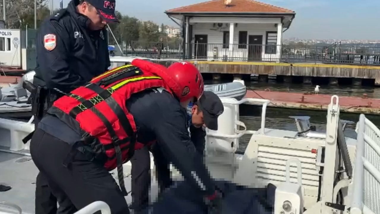 HALİÇ AÇIKLARINDA BİR KİŞİNİN CANSIZ BEDENİ BULUNDU
