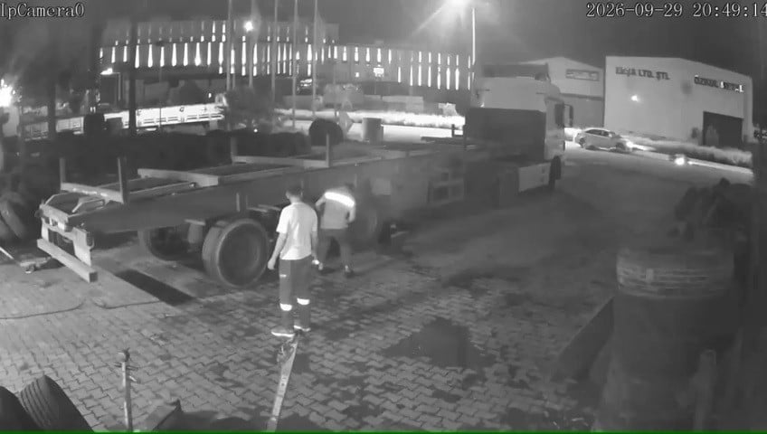HATAY'DA MEYDANA GELEN KAZADA OTOMOBİLİN ÇARPTIĞI MOTOSİKLETTEKİ 45 GÜNLÜK EVLİ ÇİFT...