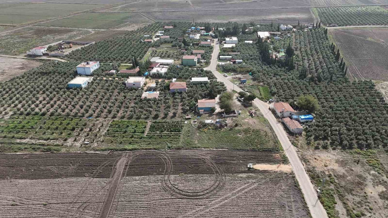 HATAY'IN REYHANLI İLÇESİNE 30 KİLOMETRE UZAKLIKTAKİ KARACANLIK MAHALLESİ'NDE YAŞAYAN YAKLAŞIK 200...
