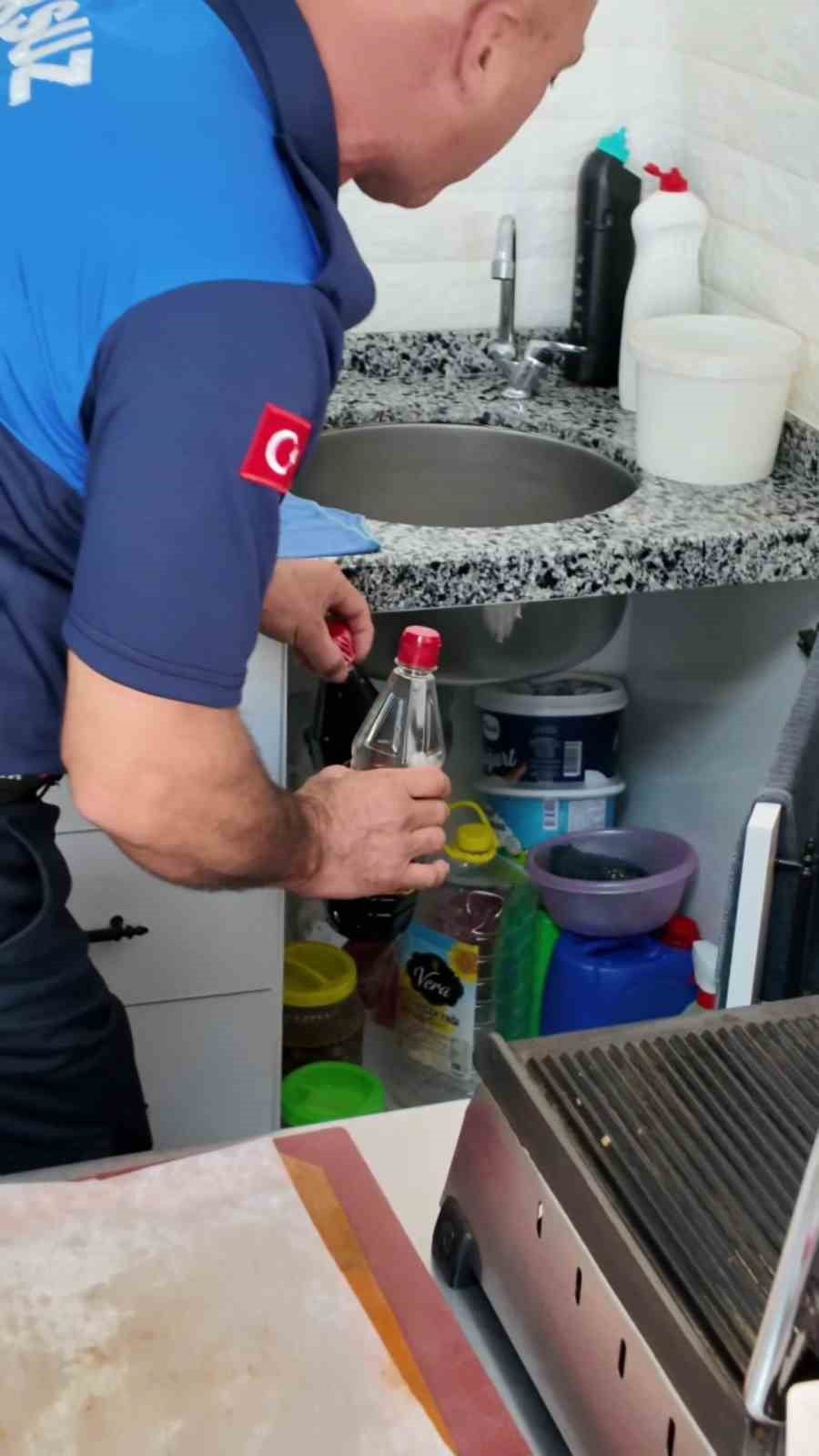 HATAY’IN ARSUZ İLÇESİNDE OKUL KANTİNLERİNE YÖNELİK DENETİMLERDE, GIDA ÜRÜNLERİYLE DETERJANI AYNI...