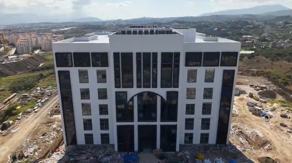 HATAY VALİSİ MUSTAFA MASATLI, ANTAKYA’DA YAPIMI DEVAM EDEN İL EMNİYET MÜDÜRLÜĞÜ VE İL JANDARMA...