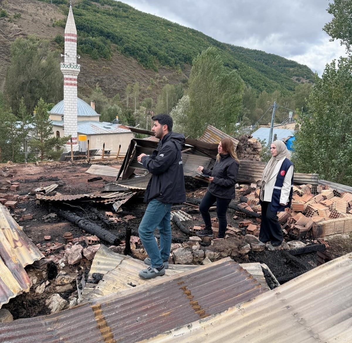 HEYBETEPE KÖYÜNDE YANGININ ARDINDAN HASAR TESPİT ÇALIŞMASI