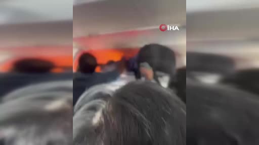 Hindistan’da bir yolcu uçağı, kabinde bulunan taşınabilir şarj cihazı (power bank) patlaması...