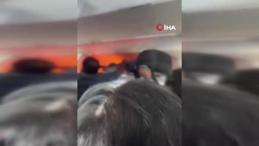 Hindistan’da Delhi-Chennai seferini gerçekleştiren yolcu uçağında bir elektronik cihazın alev...