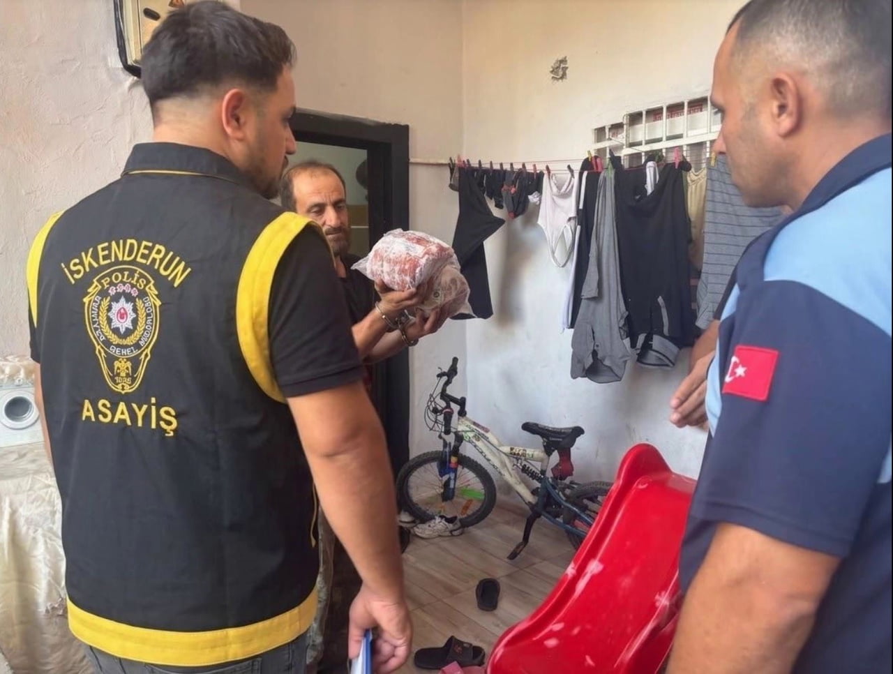 HİNDİSTAN’DAN DENİZ YOLUYLA HATAY’IN İSKENDERUN LİMANINA ULAŞAN VE KARAYOLUYLA ÖZBEKİSTAN’A...