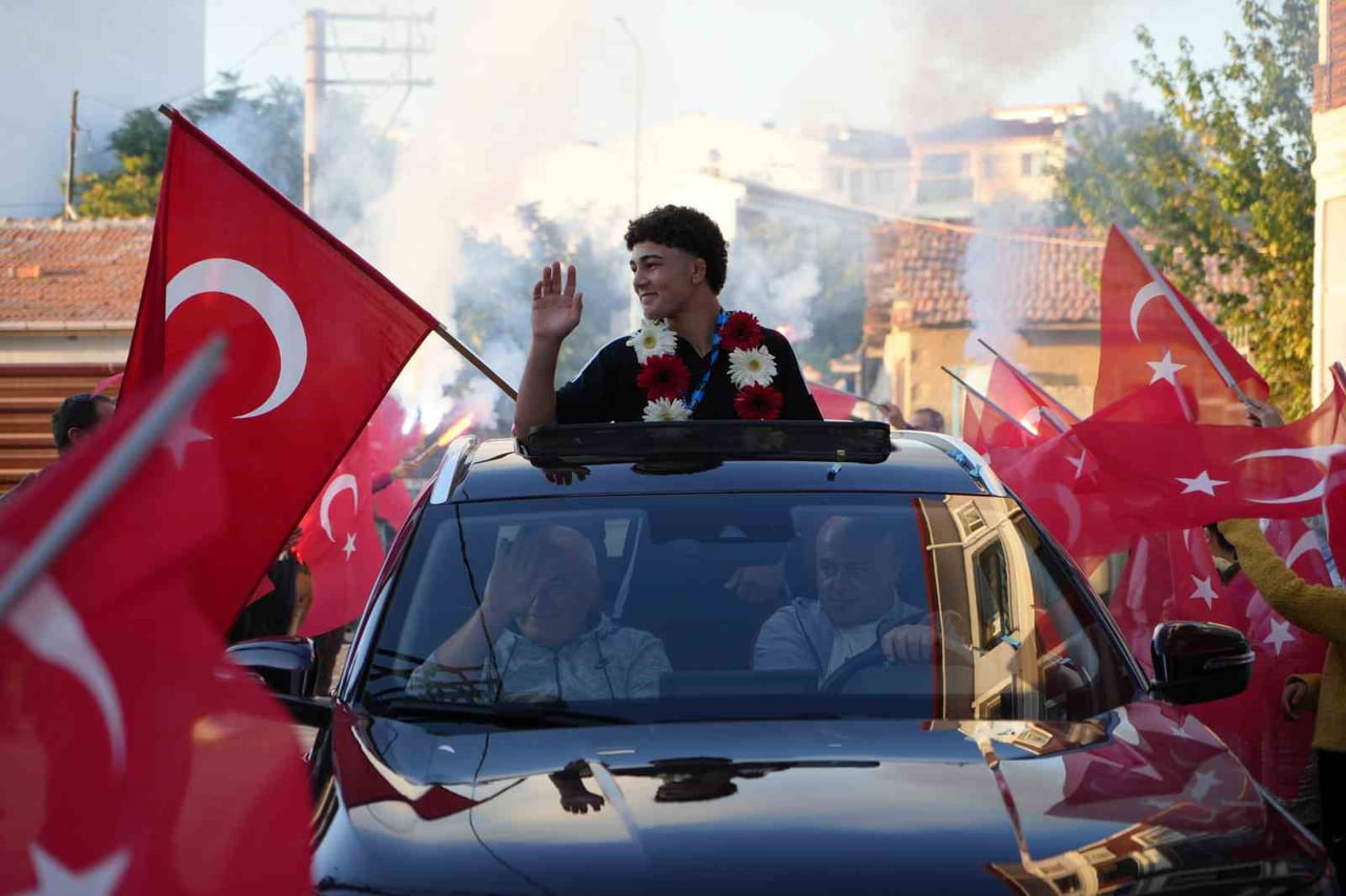 HIRVATİSTAN’DA DÜZENLENEN YILDIZLAR BALKAN GÜREŞ ŞAMPİYONASI’NDA 85 KİLODA MÜCADELE EDEN 15...