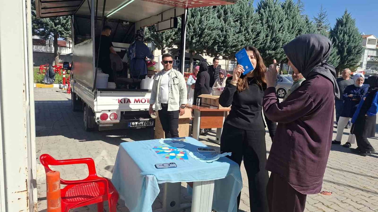HİSARCIK İLÇE HASTANESİNDE ANNE VE BEBEK SAĞLIĞI İÇİN BİLGİLENDİRME STANDI