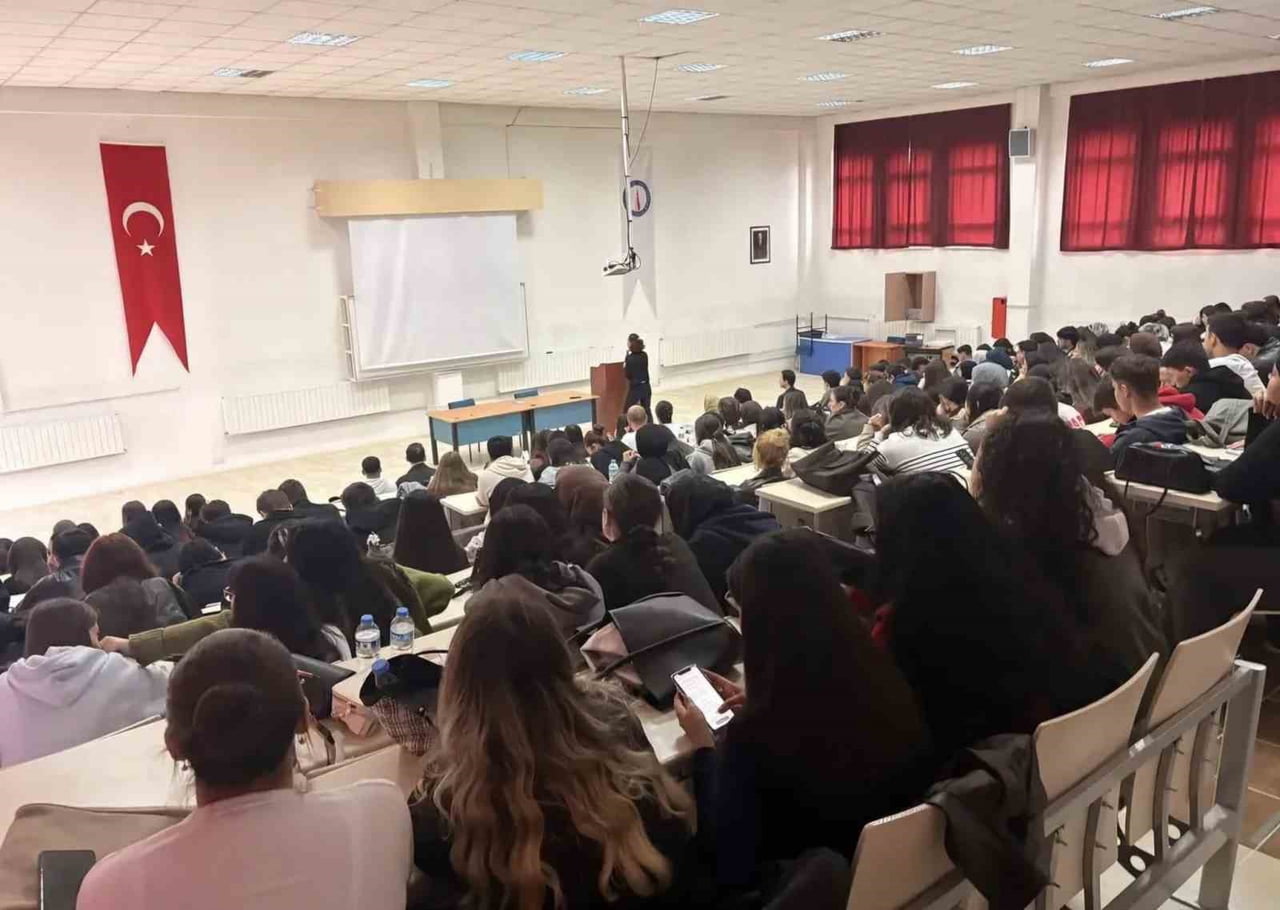 HİSARCIK MYO’DA ÖĞRENCİLERE BAĞIMLILIK FARKINDALIĞI EĞİTİMİ