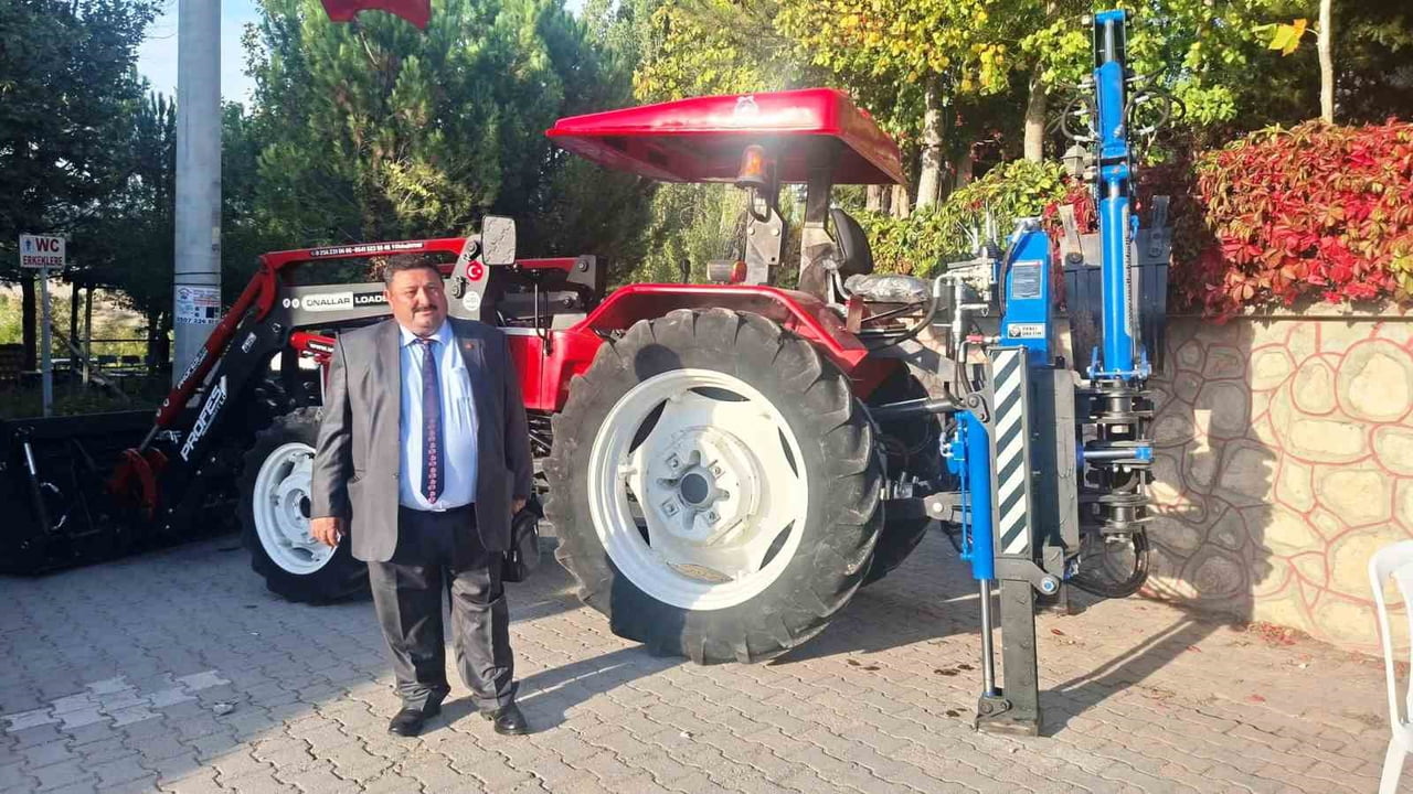 HİSARCIK’TA ŞEYHLER KÖYLÜLERİ BİR ARAYA GELİP TRAKTÖR KEPÇE ALDI