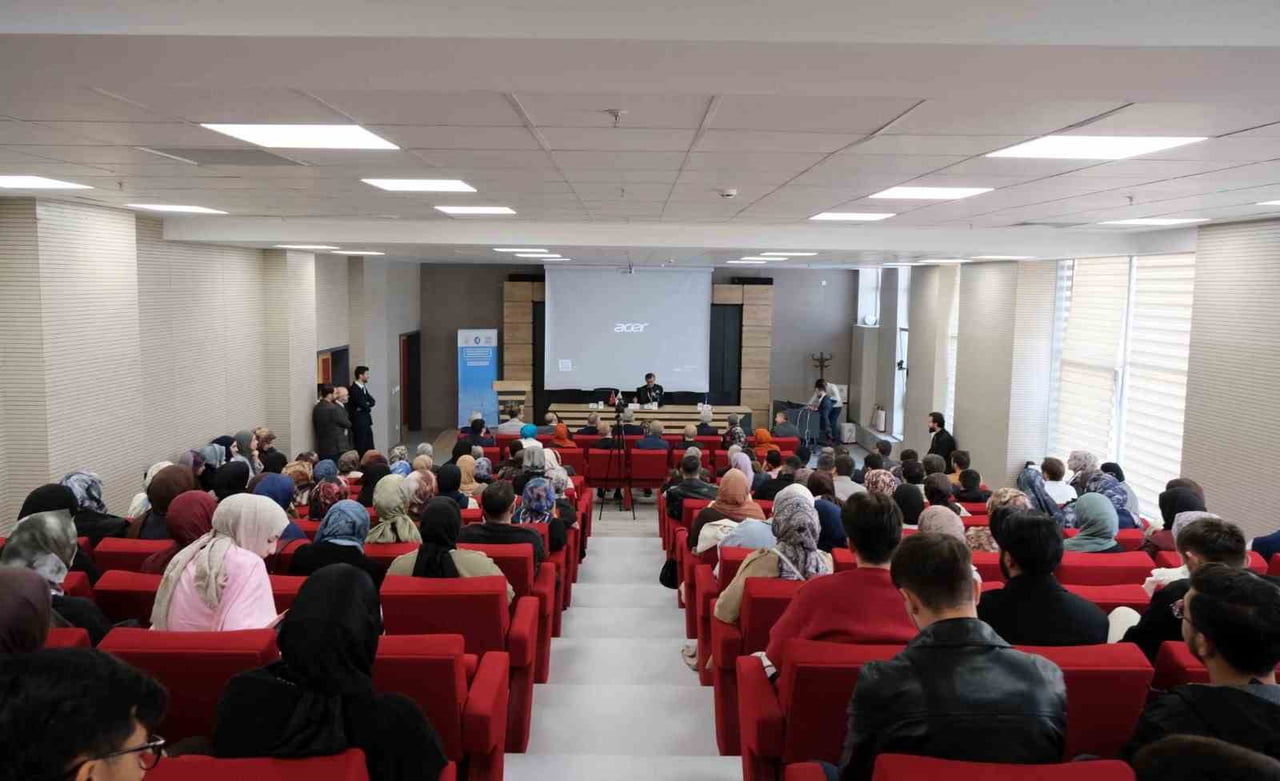 HİTİT ÜNİVERSİTESİNDE 4'ÜNCÜSÜ GERÇEKLEŞTİRİLEN DİN VE COĞRAFYA SEMPOZYUMU BAŞLADI.