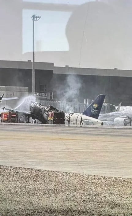 HUSİLERİN KRAL HALİD ULUSLARARASI HAVALİMANI'NA DÜZENLEDİĞİ SALDIRIDA 1 UÇAK HASAR ALDI