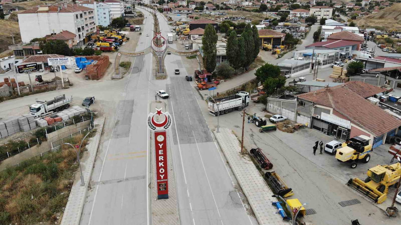 İÇ ANADOLU BÖLGESİ'NİN İKİ KOMŞU İLÇESİ OLAN YOZGAT’A BAĞLI YERKÖY İLE KIRŞEHİR’E BAĞLI ÇİÇEKDAĞI...