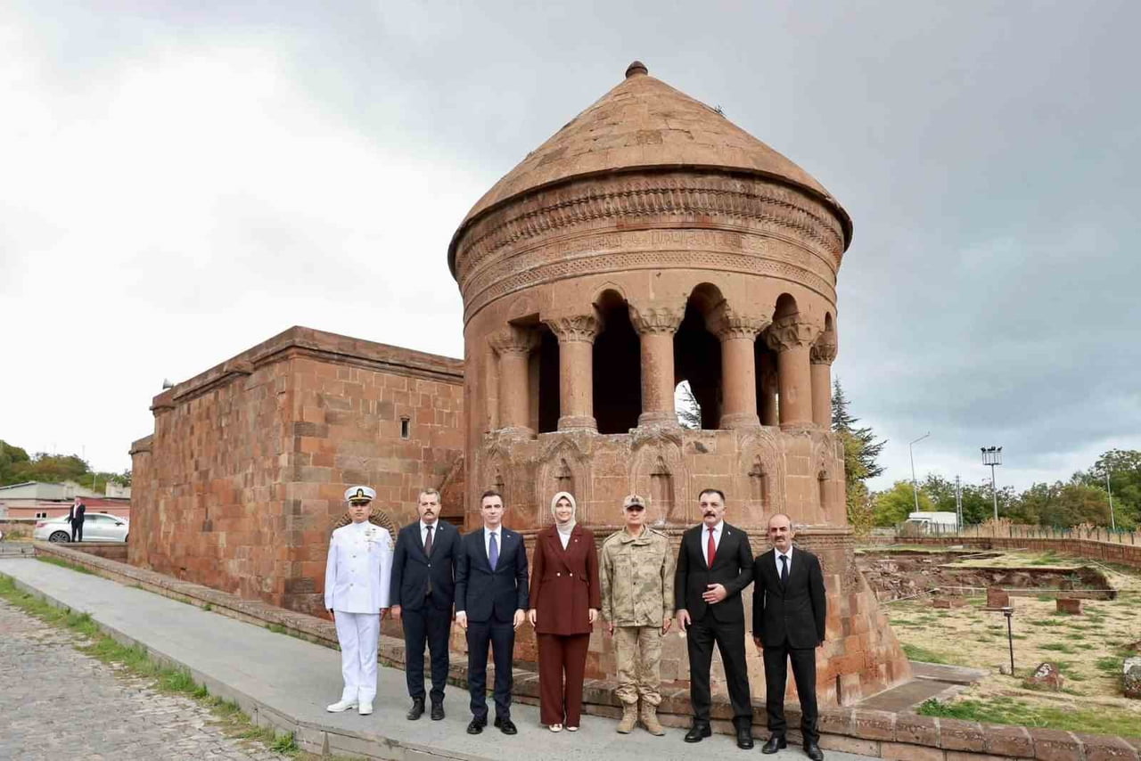 İÇİŞLERİ BAKAN YARDIMCISI DOÇ. DR. KÜBRA GÜRAN YİĞİTBAŞI, BİTLİS’İN AHLAT İLÇESİNDEKİ TARİHİ...