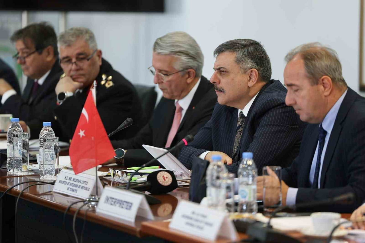 İÇİŞLERİ BAKANI MUSTAFA ÇİFTÇİ, YUNANİSTAN VATANDAŞI KORUMA BAKANI MİCHALİS CHRİSOCHOİDİS İLE...