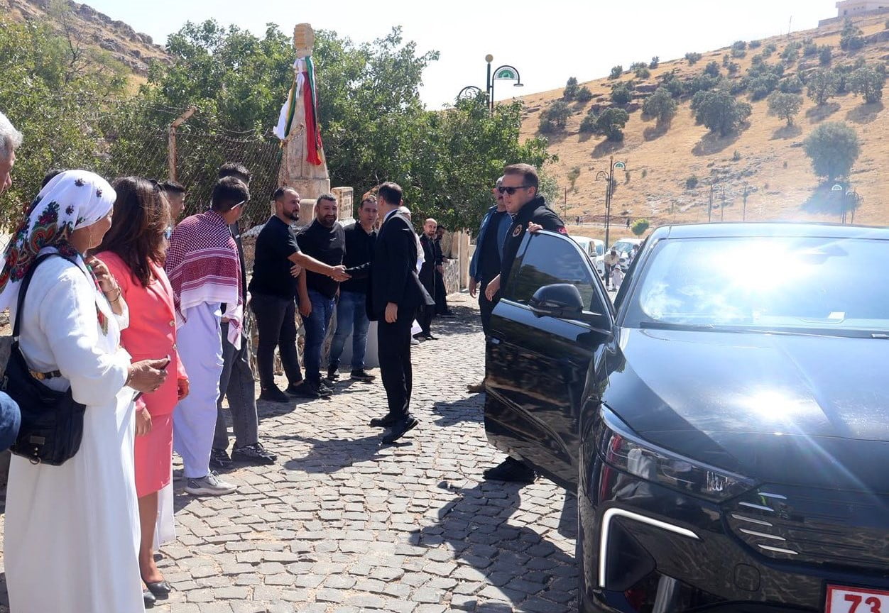 İDİL KAYMAKAMI ANIL ADIGÜZEL, MAĞARA KÖYÜNDE İKAMET EDEN EZİDİ VATANDAŞLARI ZİYARET EDEREK CEMA...